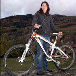 Anne Caroline Chausson en Trek con Marzocchi para el Mega Avalanche La Reunion