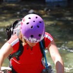 Darcy Turenne busca casco con personalidad para documental.