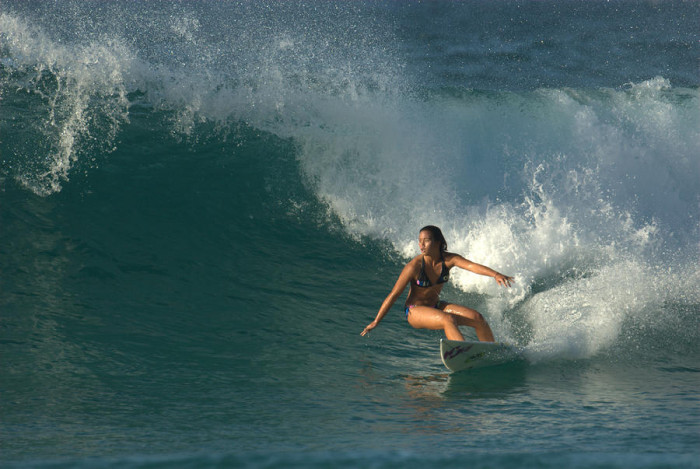 hawaiian-surfer-girl-bottom-turn-brad-scott