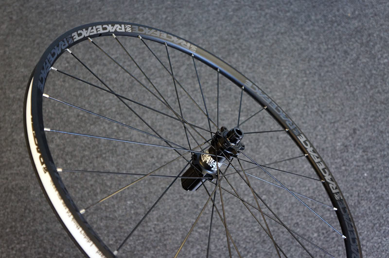 2014-Race-Face-Atlas-mountain-bike-wheels01