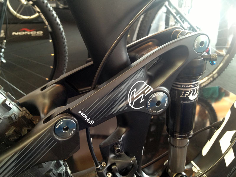 2014-Norco-Range-Carbon-160mm-enduro-mountain-bike06