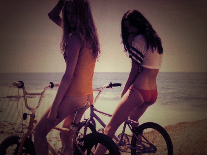 girls-and-bikes-bmx-beach