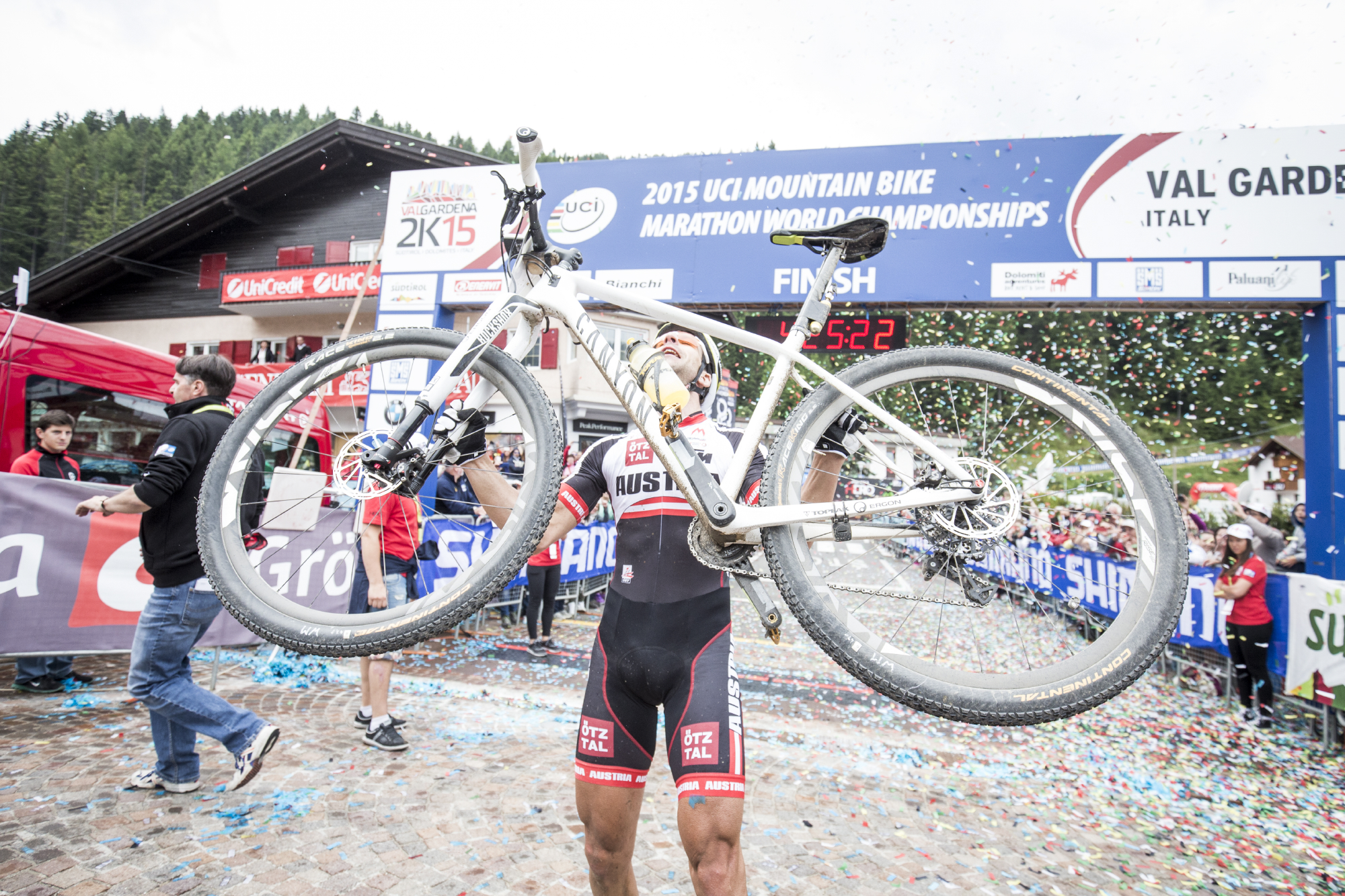 04 - Alban Lakata 2015 UCI XCM World Champion