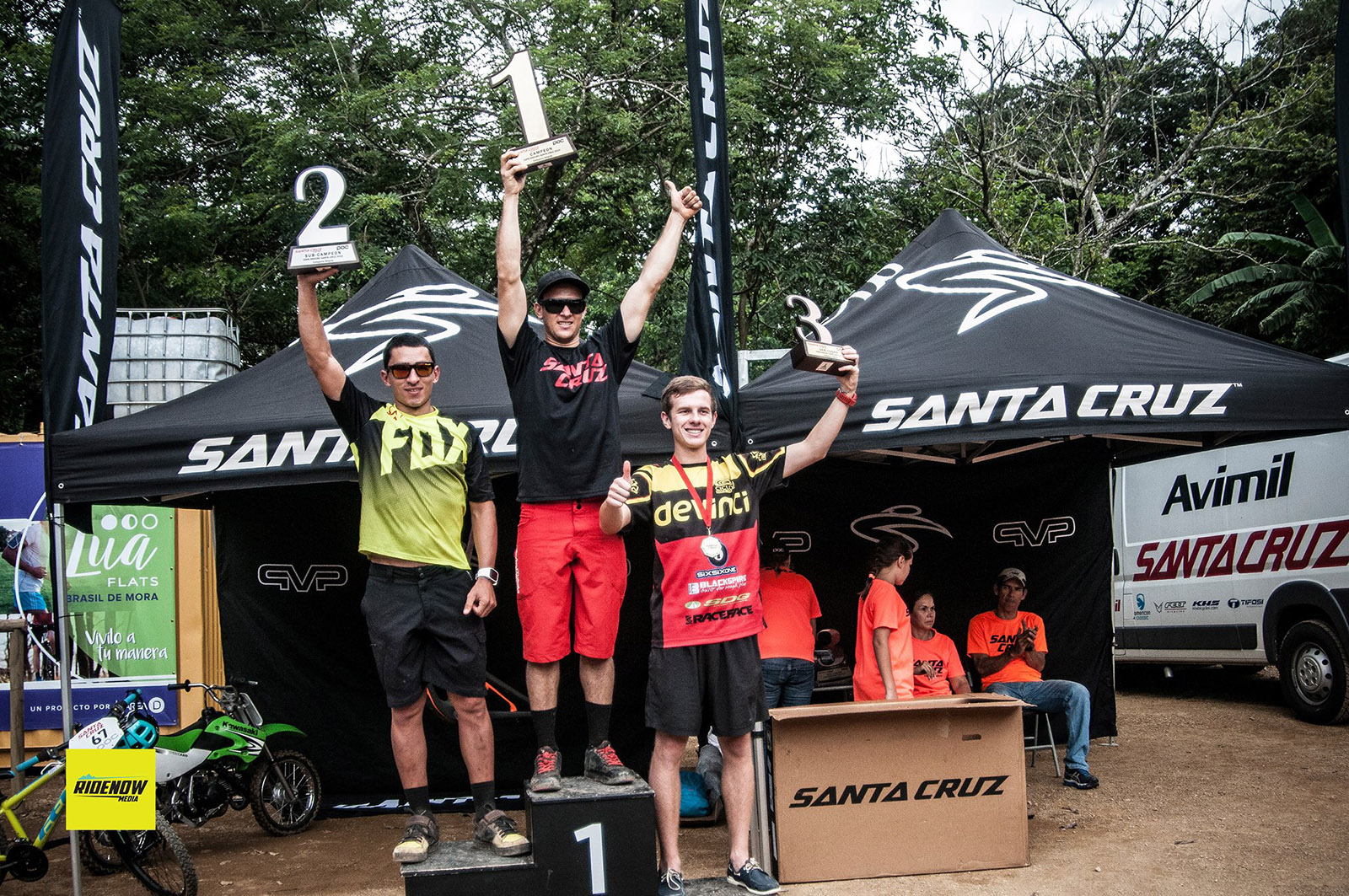 El podio de la serie: Álvaro Hidalgo,, Andres Martinez y Gonzalo Cartin